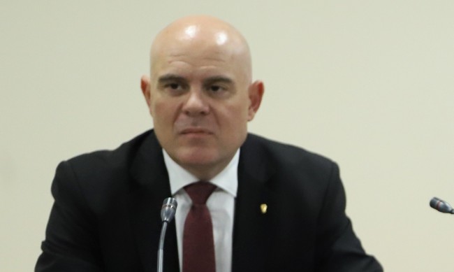 ВСС прекрати гледането на първото искане за оставка на Гешев