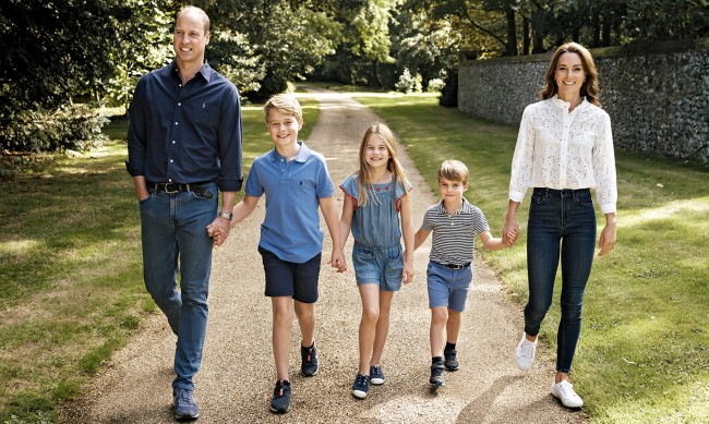 Кралска мода - защо Уилям и Кейт носят дрехи в син цвят? 