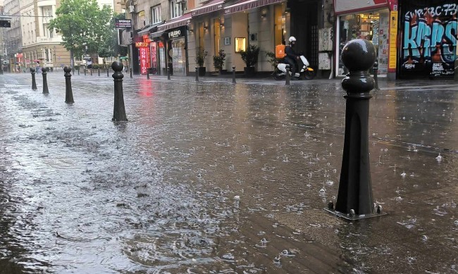 Заради павета в шахтите 40 гаража в София са под вода 