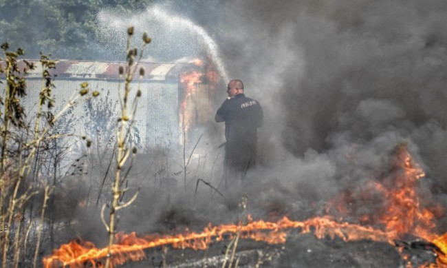 Локализиран е големият пожар в Бургаско