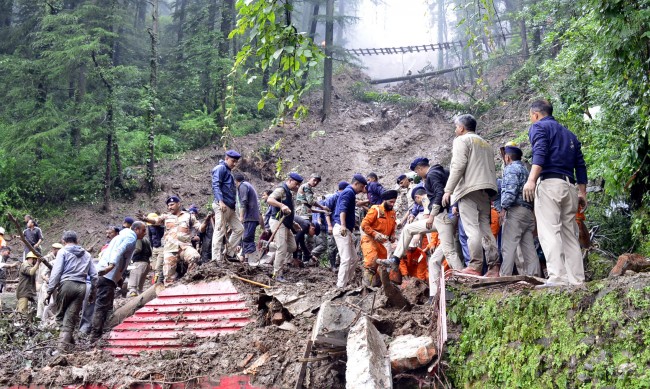Поне 57 души загинаха при свлачищата в Северна Индия - Последни Новини от  DNES.BG