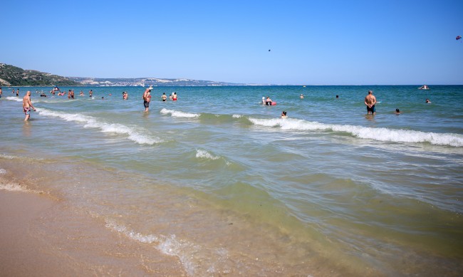 Няма опасно замърсяване на водата, взети са проби от 30 зони