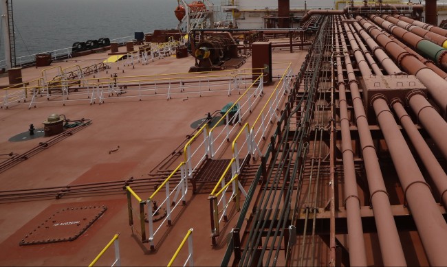 Иран превзе кораб с контрабанден петрол