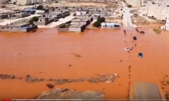 10 000 души са в неизвестност след наводненията в Либия