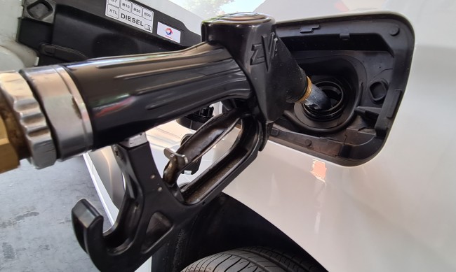 Прогноза: Бензинът и дизелът ще минат 3 лева до края на септември