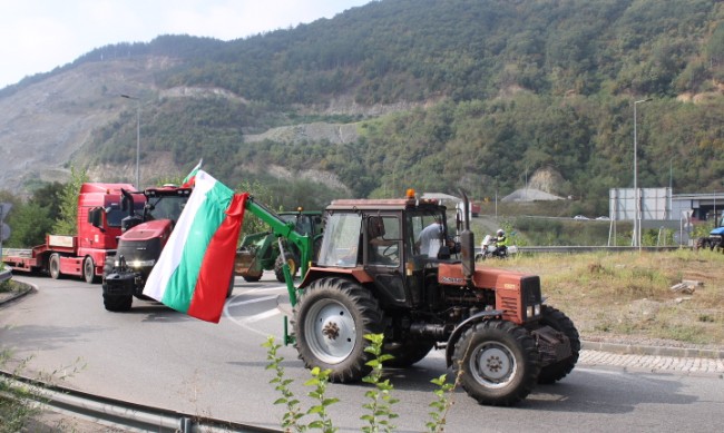 България блокирана, какъв ще е изходът от "войната" между власт и зърнари?