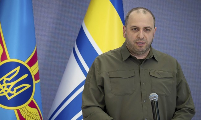 Уволнени са шестима зам.-министри на отбраната на Украйна