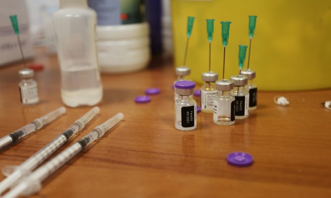 Една доза от новата ваксина пази от Ковид и неимунизираните