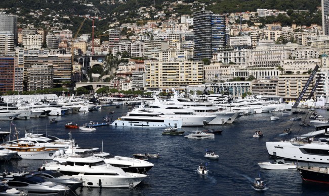 Яхти за 4 млрд. се кипрят в Монако, 600 евро да ги видиш