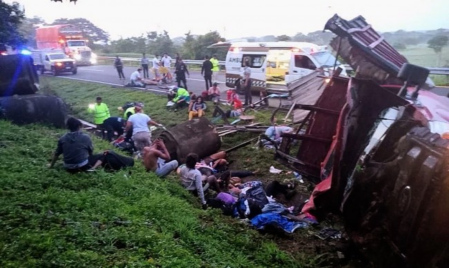 Камион с мигранти от Куба катастрофира в Мексико, 10 души загинаха 
