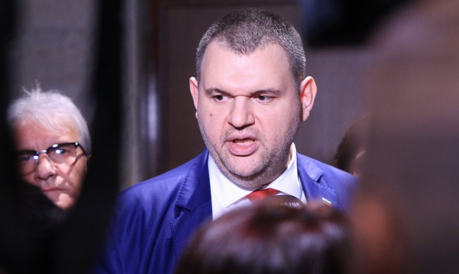 Пеевски и Борисов към министър Радев: Да си мери приказките