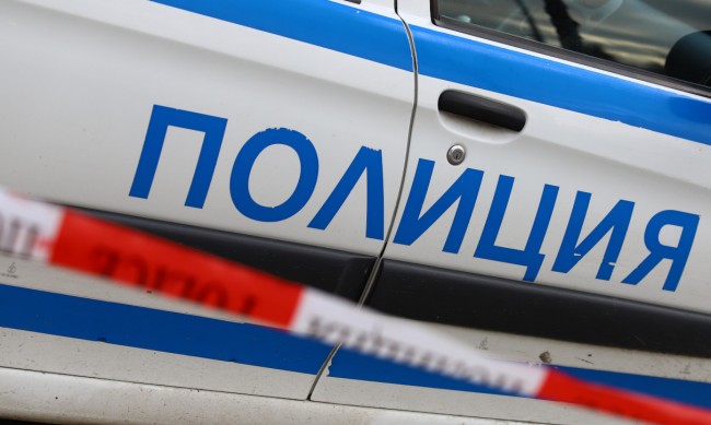 Мъж намушка дете в Пловдив, посрещнал полицаите с два ножа