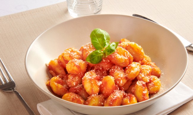 Рецептата Dnes: Ньоки с доматен сос и сирена 