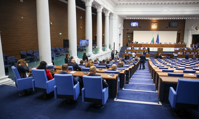 Фалстарт на заседанието на парламента поради липса на кворум