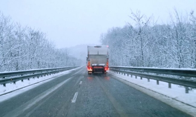 Ограничиха движението на камиони през Троянския проход