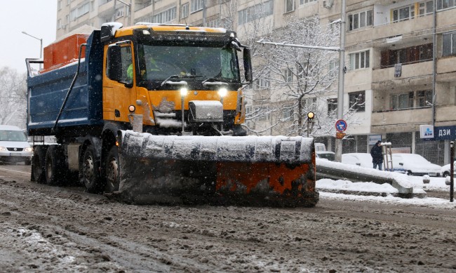 В София започна пръскането със смеси срещу заледяване