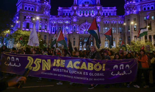 Хиляди по цял свят протестираха срещу насилието над жени 