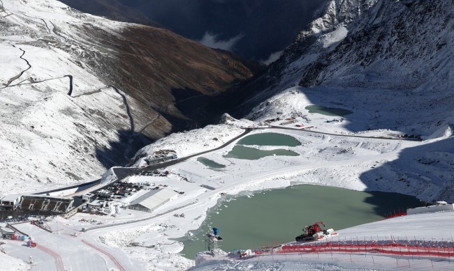За доброто на скиорите: Австрия използва миналогодишен сняг за пистите 