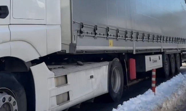 Свиха 1200 литра дизелово гориво от турски тир, спрял за почивка 