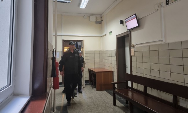 32 месеца затвор за мъж, откраднал книги и вещи в Стара Загора