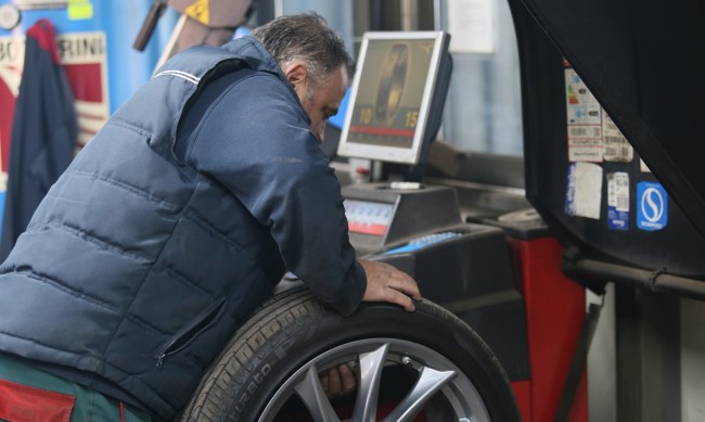 Опашки пред сервизите за смяна на гумите 