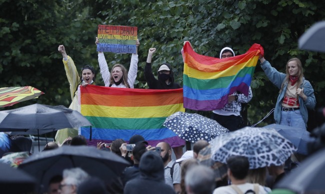 Руската полиция с акция в гей сауни и ЛГБТ барове в Москва