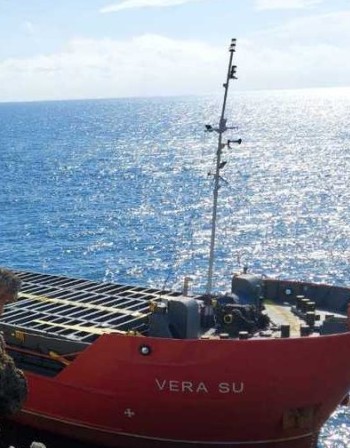 Многострадалният „Вера Су“ отплава от Варна вече като „Сафина“ 