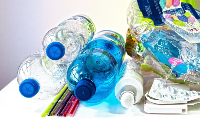 На всеки километър се изхвърлят по 140 пластмасови бутилки  