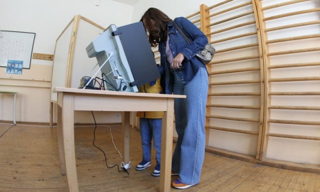 ГЕРБ води с 4% на ПП-ДБ, желаещите да гласуват са все по-малко 