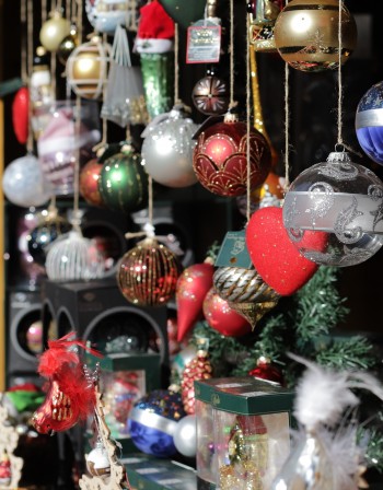 В Гърция свалиха цените на играчките и книгите за Коледа