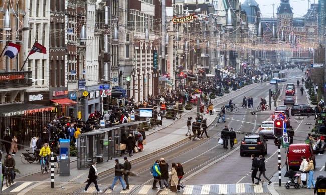 Амстердам въвежда ограничение на скоростта 30 км/ч по повечето улици
