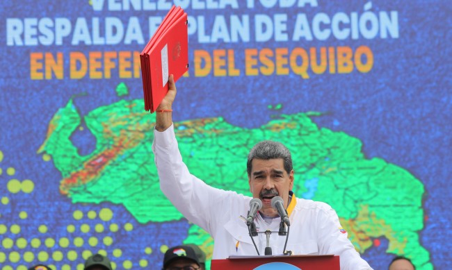 Позабравен "герой": Мадуро е готов на всичко, за да запази властта си