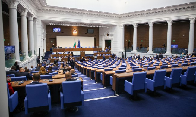 Депутатите обсъждат бюджета за 2024 г. на първо четене 