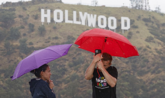 Емблемата на киното - надписът Холивуд, стана на 100 години