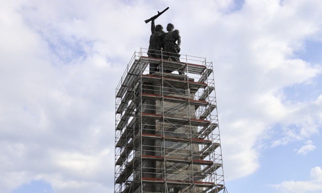 Паметникът на Съветската армия няма  да се побере в музея на социалистическото изкуство