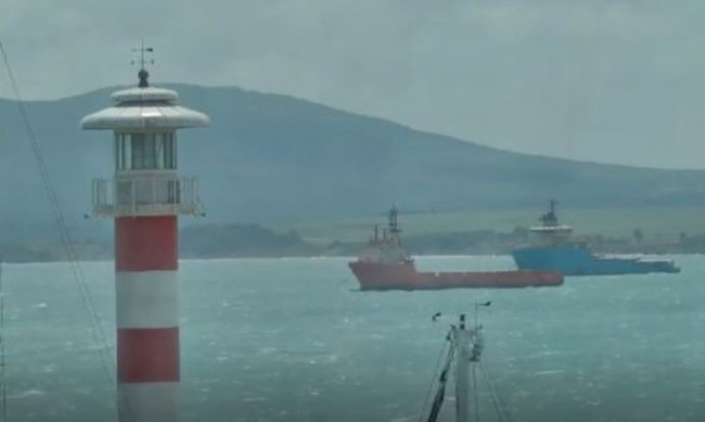Силен вятър затвори пристанището в Бургас