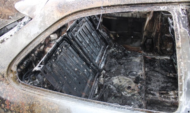 Автомобил изгоря при пожар в Мездра