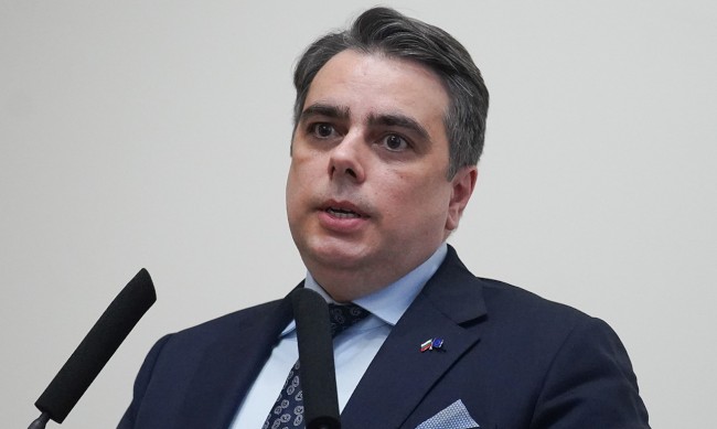 Асен Василев очаква ротация и преговори за независими регулатори
