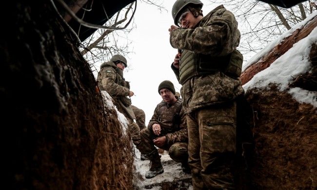 Украинската армия заяви, че се е изтеглила от още две села край Авдеевка