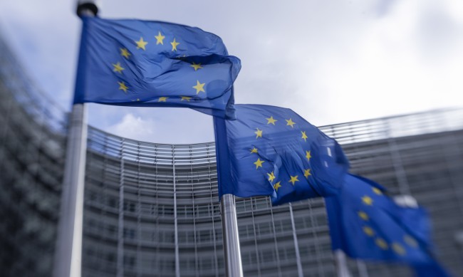 Държави от ЕС настояват: САЩ да отпусне помощта за Украйна