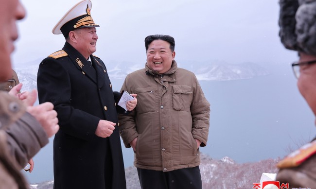 Рядко признание за провал: Ким Чен Ун заяви, че го е срам и съжалява