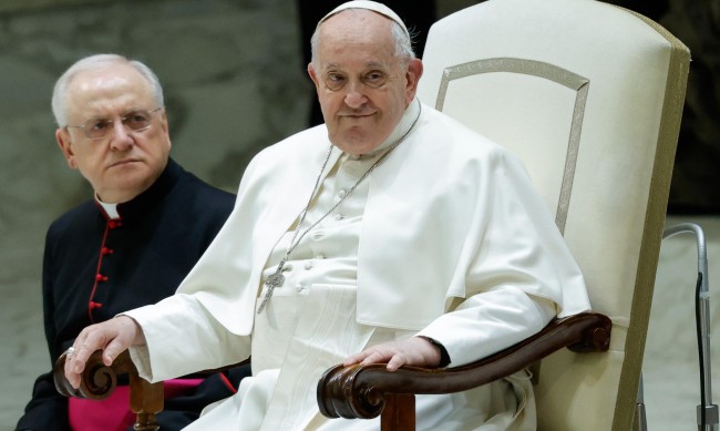 Свещеници разгневиха католиците, пожелаха на папа Франциск да... умре 