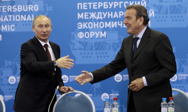 Бившият канцлер Шрьодер: Западът трябва да преговаря с Путин