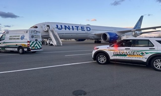 "Боинг 787" кацна аварийно на летище край Ню Йорк, има ранени