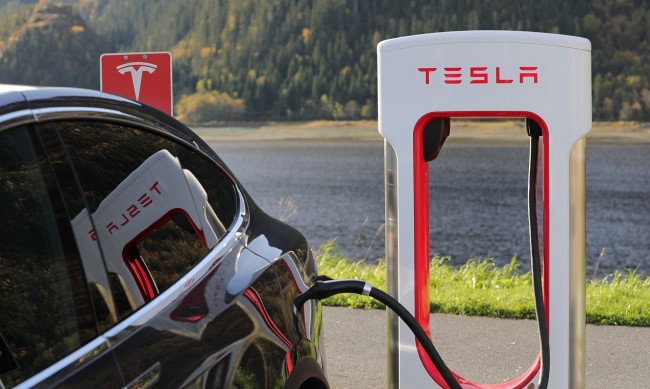 Tesla готви съкращения в завода в Германия