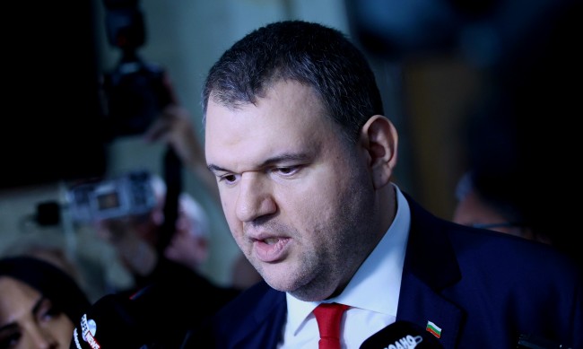 Пеевски: Не можем да стоим без външен министър, Радев да подпише