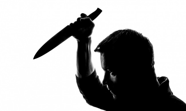 Момиче наръга с нож 45-годишна жена