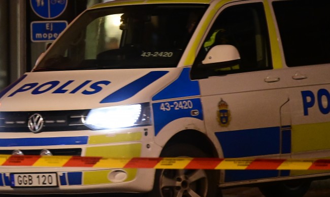Мъж наръга три жени в Швеция, прострелян е и е задържан от полицаи