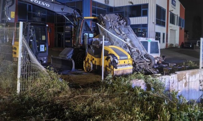 Катастрофа в София, кола прелетя над бетонова стена