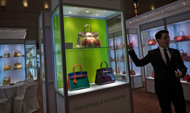 Скъпи като малка кола: Дамските чанти вече са финансова инвестиция